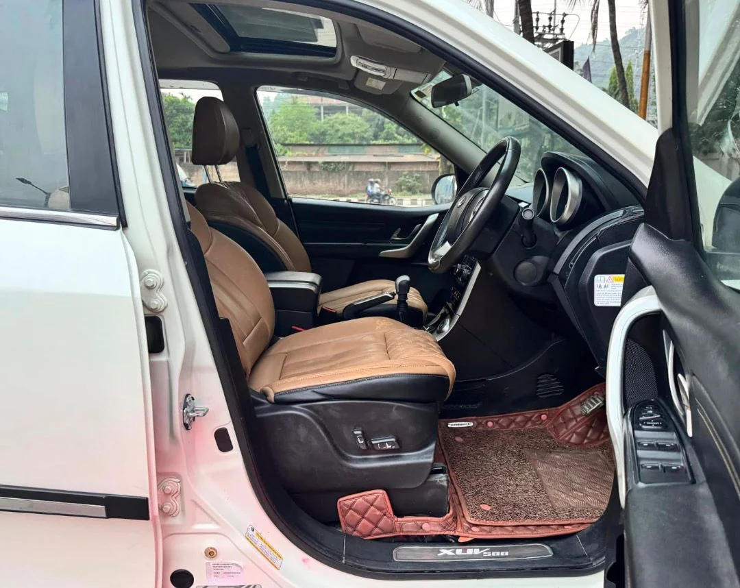 Mahindra XUV500 - Thumbnail 10